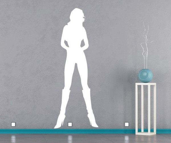 Wandtattoo Menschenschatten | Eine sexy Frau steht mit hohen Stiefeln da als Silhouette | ✔Made in Germany  ✔Kostenloser Versand DE