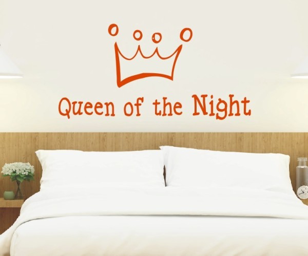Wandtattoo Schlafzimmermotiv | Eine Krone mit dem Schriftzug – Queen of the Night | ✔Made in Germany  ✔Kostenloser Versand DE
