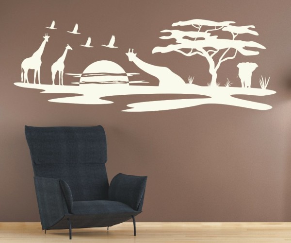 Wandtattoo Savanne von Afrika| Landschaft mit Affenbrotbäumen, Giraffen und einem Elefant im Sonnenuntergang.
