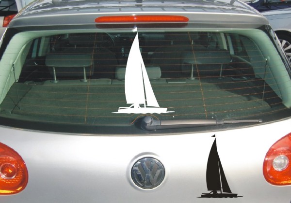 Aufkleber Sportschatten | Ein Segelboot auf dem Wasser als Silhouette günstig kaufen